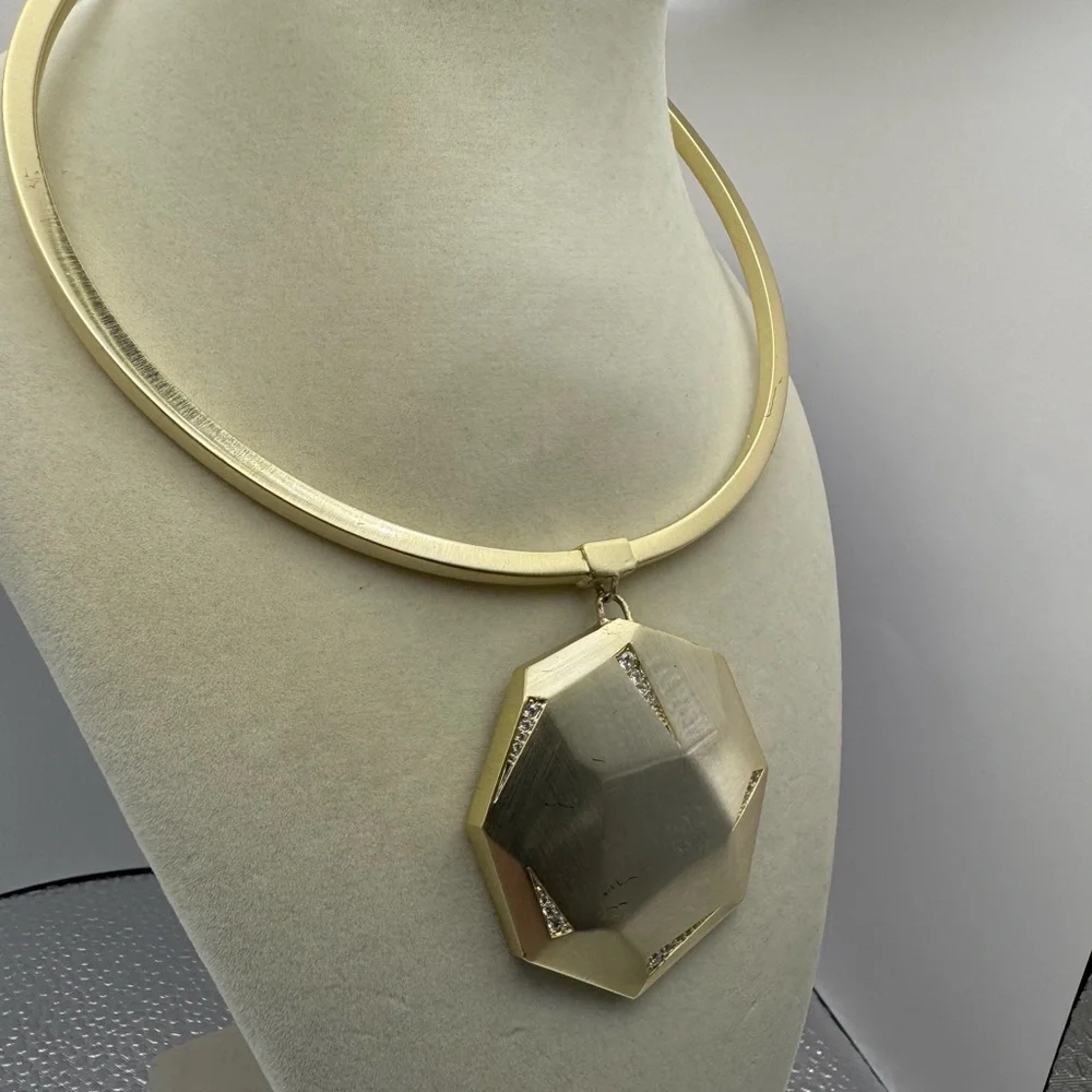 KENDRA SCOTT Connor Neck Cuff Gold Tone